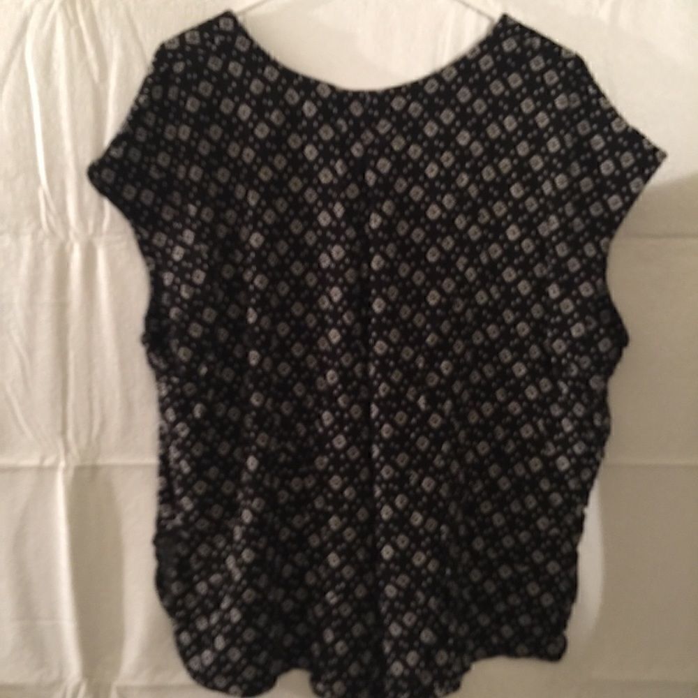 Universal Threads plus size Hi Lo Cropped Top - Picture 2 of 6